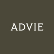 Advokat Karl Vieweg AB logotyp