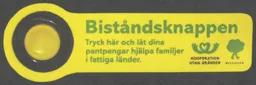 Biståndsknappen Tryck här och låt dina pantpengar hjälpa familjer i fattiga länder. KOOPERATION UTAN GRÄNSER VISKOGEN – varumärkesbild för WE EFFECT