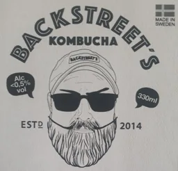 BACKSTREET´S KOMBUCHA BACKSTREET´S ESTD 2014 MADE IN SWEDEN Alc <0,5% vol 330ml – varumärkesbild för Atom Promotion AB